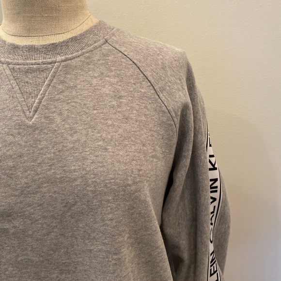 Calvin Klein Womens Gray Sweatshirt w White Calvin Klein Bank Back/Arms /Size M - Picture 3 of 14